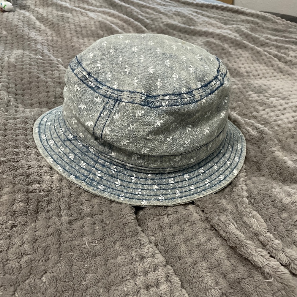 Adidas bucket hat